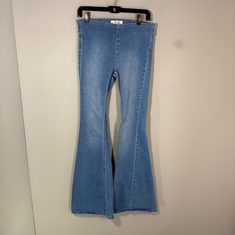 We The Free Jeans Womens 28 Blue Light Wash Slim Flare Stretch Casual Denim